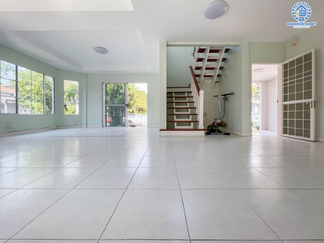 *****บ้านเดี่ยวมือสองย่านนนทบุรี แบรนด์ LH ม.ชลลดา บางใหญ่-เซ็นทรัลเวสต์เกต หลังมุม เนื้อที่ 59.4 ตร.ว. ฟังก์ชัน 3 ห้องนอน 2 ห้องน้ำ จอดรถได้ 2 ที่จอดรถ พร้อม Facilities ครบครัน บนทำเลเดินทางสะดวก เชื่อมต่อถ.กาญจนาภิเษก ใกล้รถไฟฟ้าสายสีม่วง "สถานีคลองบางไผ่"